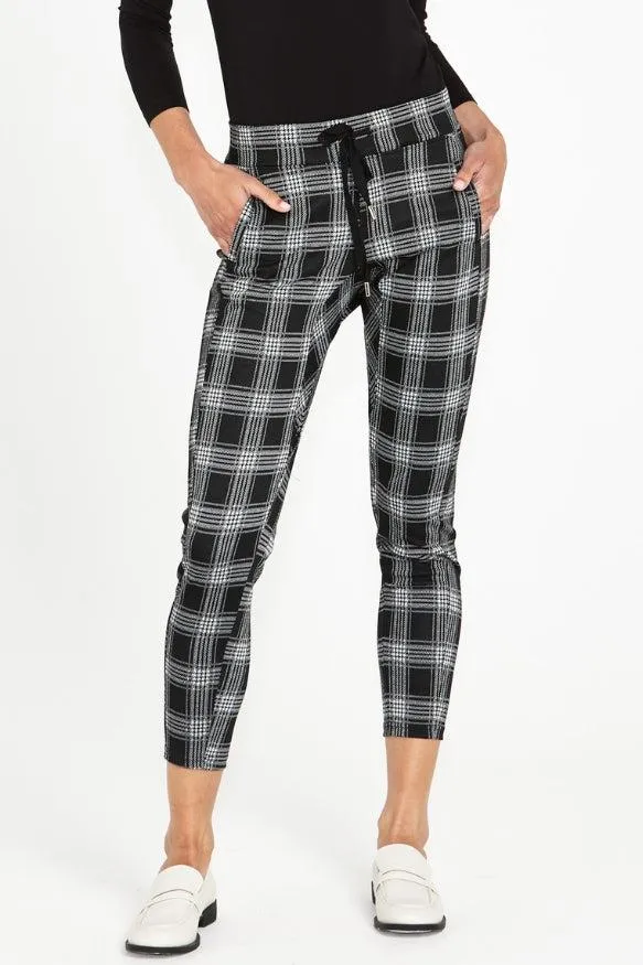 Betty Basics Miranda Ponte Joggers Black Check