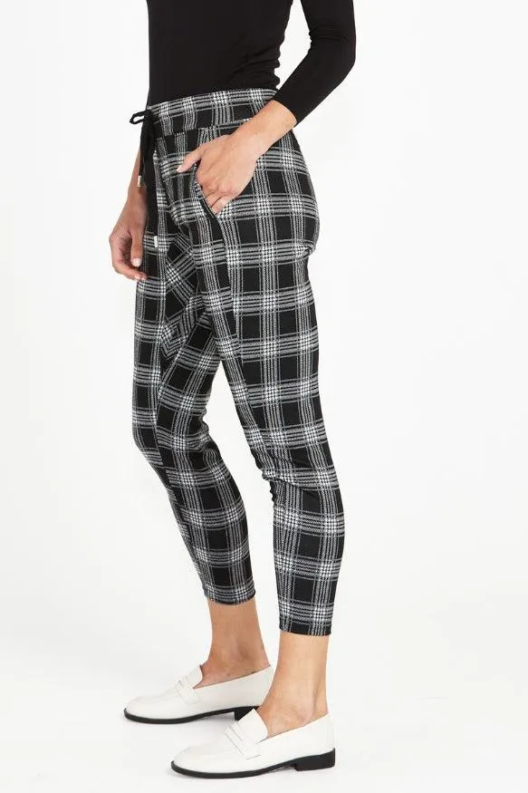 Betty Basics Miranda Ponte Joggers Black Check