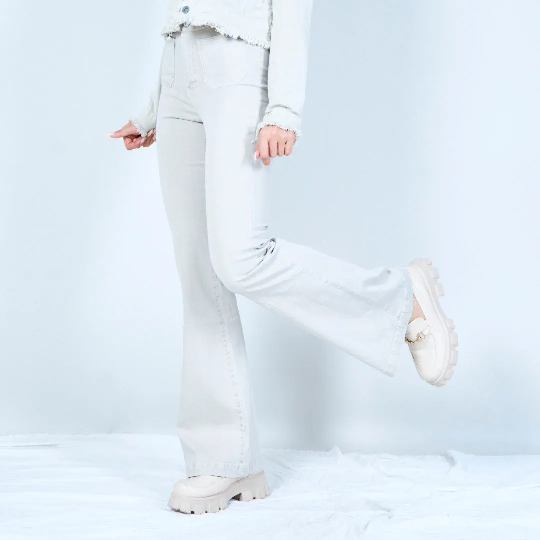 Flared white denim jeans with front pockets wholesale