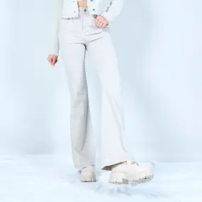 Flared white denim jeans with front pockets wholesale