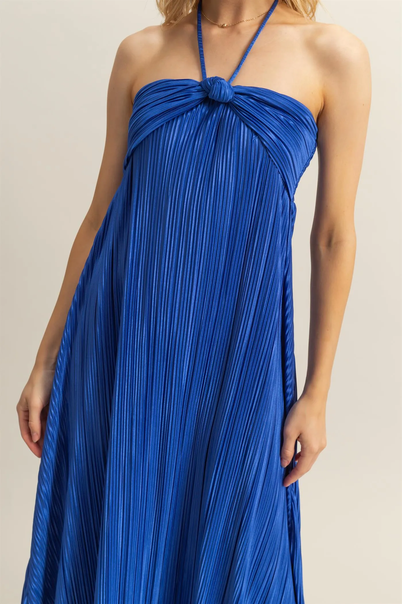 HF25C264-Plisse Halter Neck Flowy Maxi Dress