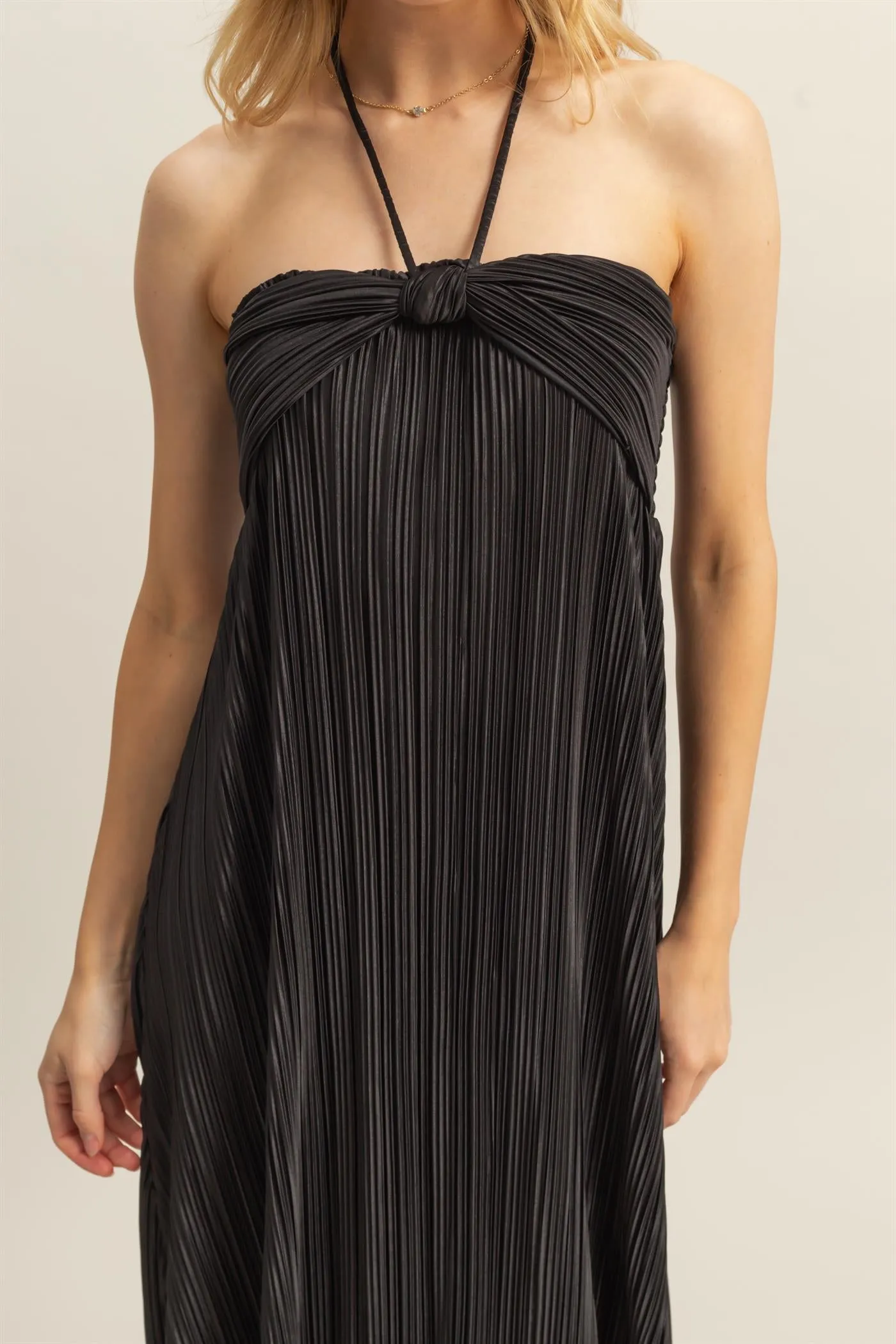 HF25C264-Plisse Halter Neck Flowy Maxi Dress