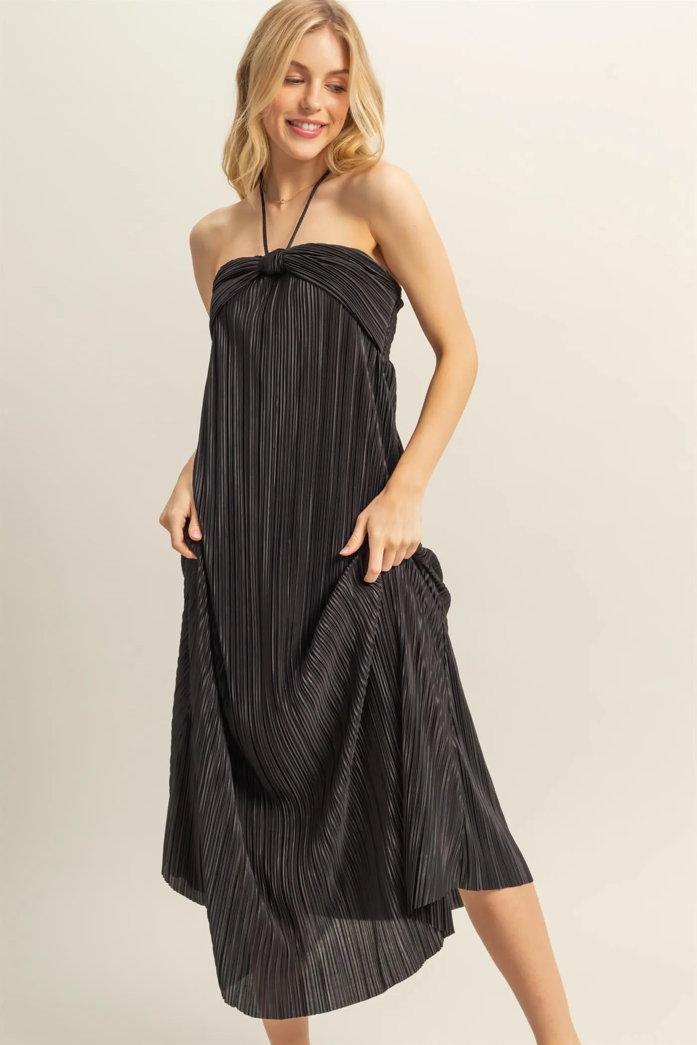 HF25C264-Plisse Halter Neck Flowy Maxi Dress