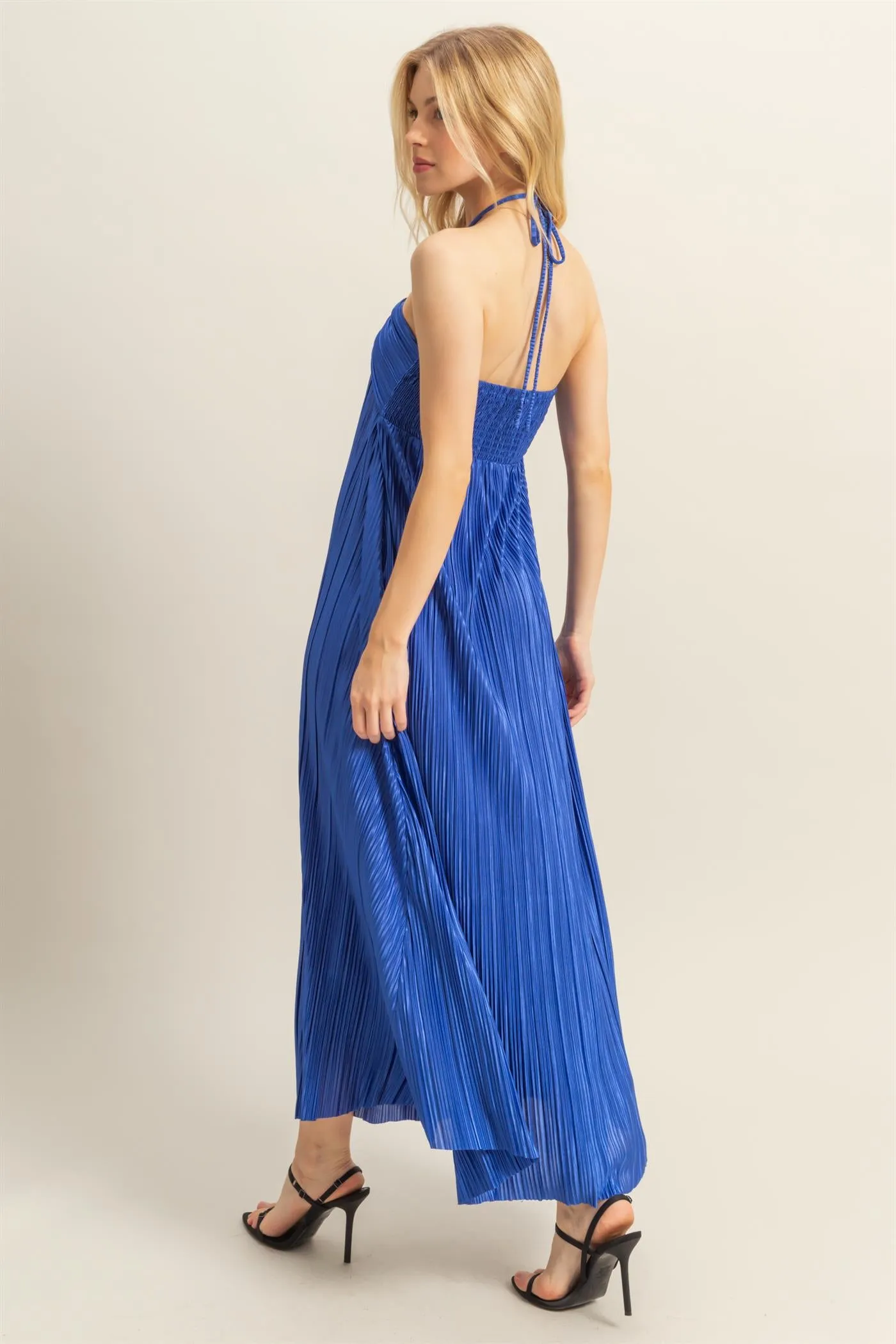 HF25C264-Plisse Halter Neck Flowy Maxi Dress