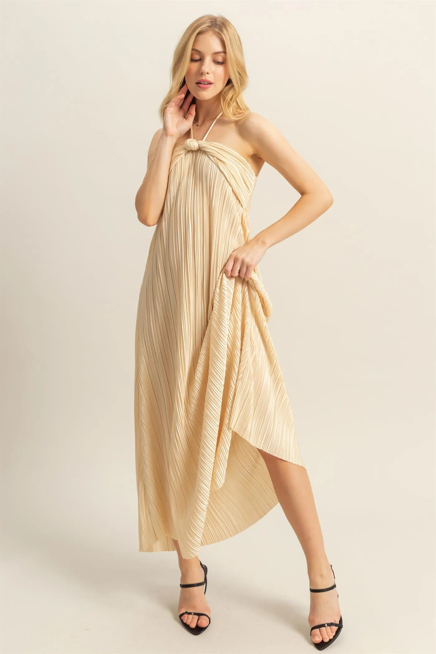 HF25C264-Plisse Halter Neck Flowy Maxi Dress