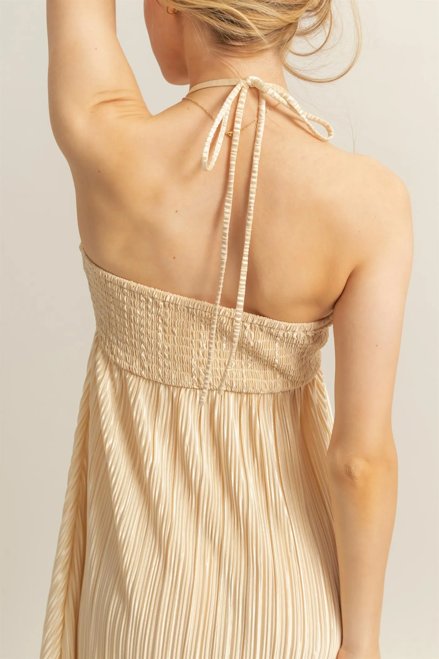HF25C264-Plisse Halter Neck Flowy Maxi Dress