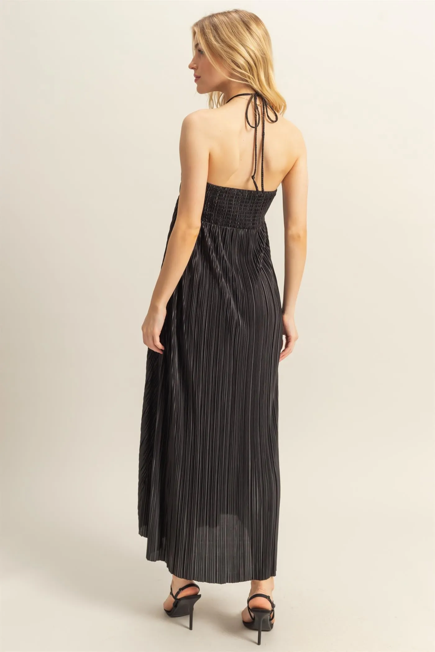 HF25C264-Plisse Halter Neck Flowy Maxi Dress