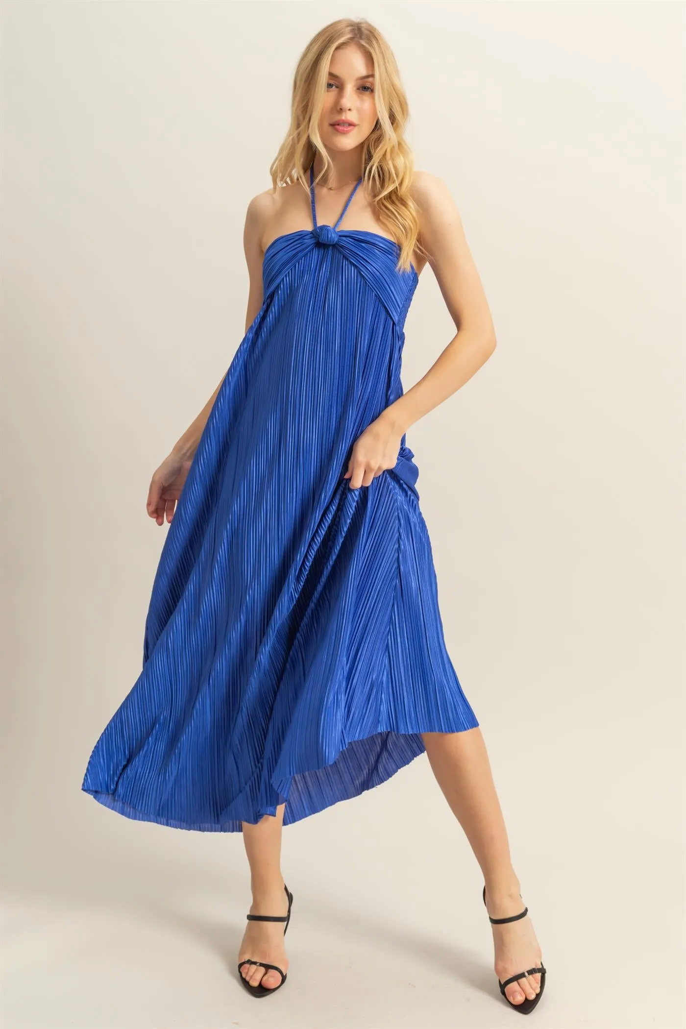 HF25C264-Plisse Halter Neck Flowy Maxi Dress