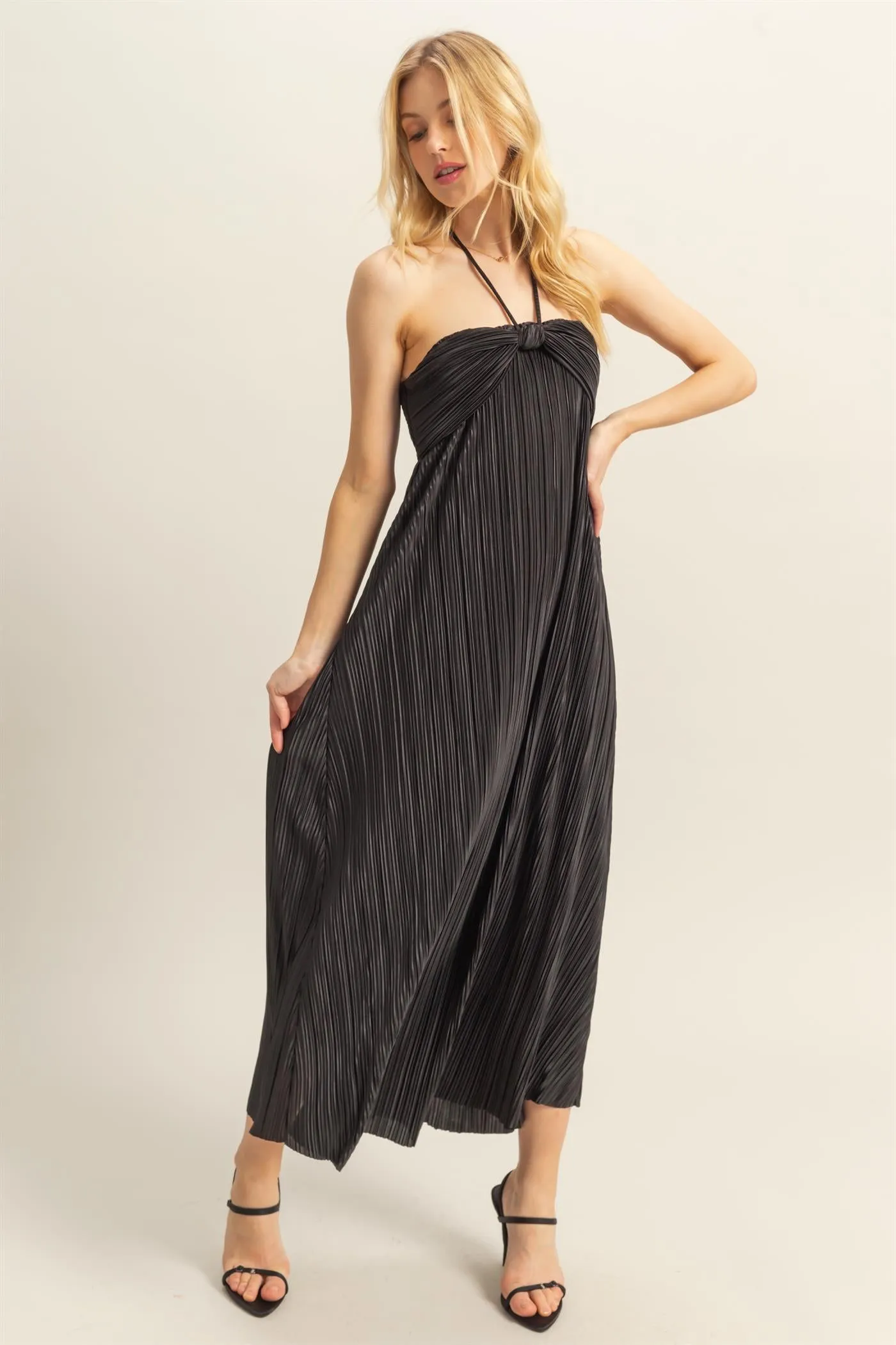 HF25C264-Plisse Halter Neck Flowy Maxi Dress